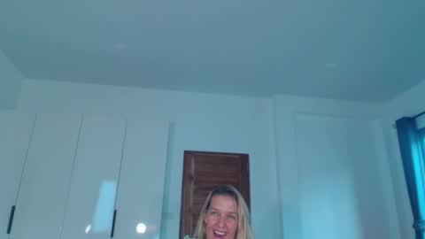 Lola online show from March 2026 12:08:01 AM