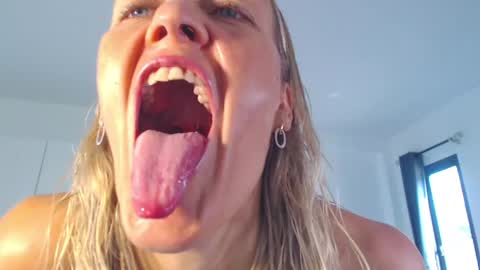 Lola online show from April 2026 01:47:01 AM