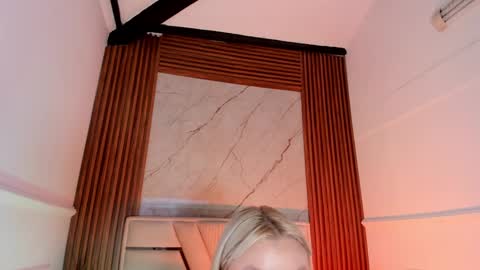 Lola Angel online show from December 2024 07:18:02 PM