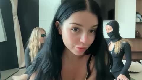 Lola online show from March 2026 04:05:02 AM