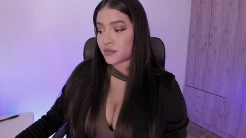 lolaasmith_21 online show from January 2025 09:13:01 PM