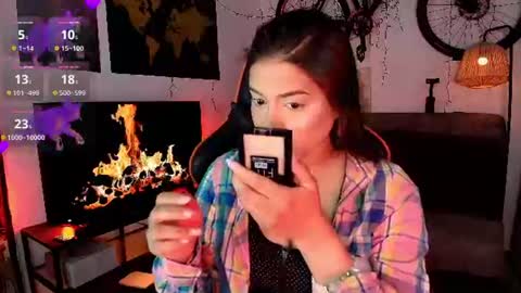 lolaasmith_21 online show from June 2026 07:46:01 PM
