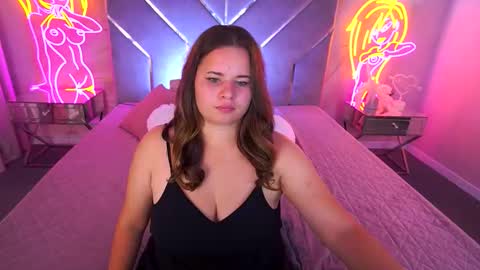 Snapshot of lolacurvys chatting on September 2025 08:53:01 PM Lola online show from September 2025 08:53:01 PM
