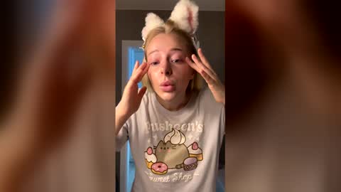 lolacutiex online show from May 2026 10:23:02 AM