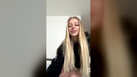 lolacutiex online show from May 2026 11:29:01 AM
