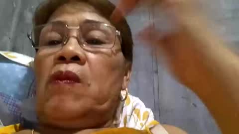 Snapshot of lolamommie chatting on January 2025 12:09:02 PM tey online show from January 2025 12:09:02 PM