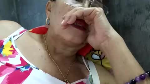 Snapshot of lolamommie chatting on January 2025 07:15:01 AM tey online show from January 2025 07:15:01 AM