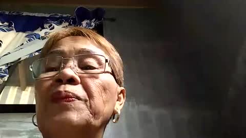 Snapshot of lolamommie chatting on January 2025 02:49:02 AM tey online show from January 2025 02:49:02 AM