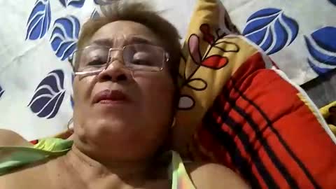 Snapshot of lolamommie chatting on February 2025 10:59:02 AM tey online show from February 2025 10:59:02 AM