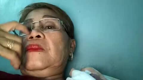 Snapshot of lolamommie chatting on February 2025 06:48:01 AM tey online show from February 2025 06:48:01 AM