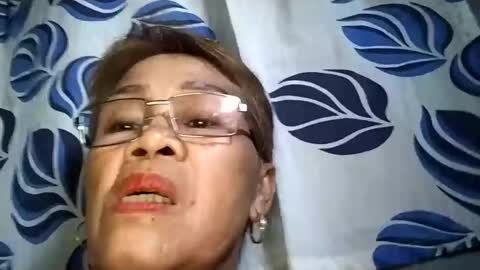 Snapshot of lolamommie chatting on February 2025 09:51:02 AM tey online show from February 2025 09:51:02 AM