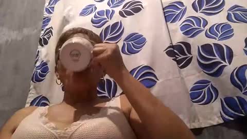 Snapshot of lolamommie chatting on February 2025 12:25:02 PM tey online show from February 2025 12:25:02 PM