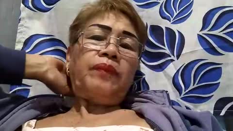 Snapshot of lolamommie chatting on February 2025 09:06:02 PM tey online show from February 2025 09:06:02 PM