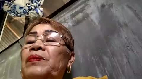 Snapshot of lolamommie chatting on February 2025 03:51:01 AM tey online show from February 2025 03:51:01 AM