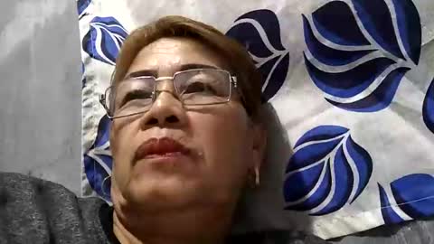 Snapshot of lolamommie chatting on February 2025 10:04:01 PM tey online show from February 2025 10:04:01 PM