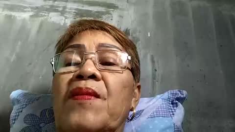 Snapshot of lolamommie chatting on February 2025 01:21:01 AM tey online show from February 2025 01:21:01 AM