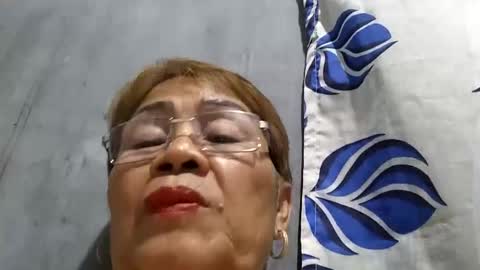 Snapshot of lolamommie chatting on February 2025 12:57:02 PM tey online show from February 2025 12:57:02 PM