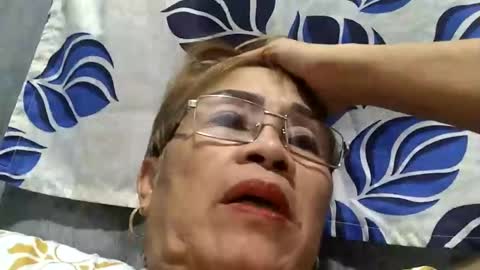 Snapshot of lolamommie chatting on February 2025 01:10:01 PM tey online show from February 2025 01:10:01 PM