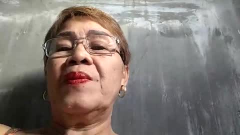 Snapshot of lolamommie chatting on February 2025 11:04:01 PM tey online show from February 2025 11:04:01 PM