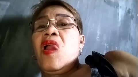 Snapshot of lolamommie chatting on February 2025 09:31:01 AM tey online show from February 2025 09:31:01 AM