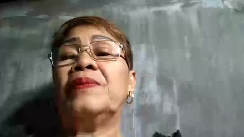 Snapshot of lolamommie chatting on February 2025 01:00:01 AM tey online show from February 2025 01:00:01 AM