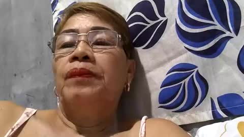 Snapshot of lolamommie chatting on March 2025 10:10:01 PM tey online show from March 2025 10:10:01 PM