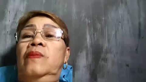 Snapshot of lolamommie chatting on March 2025 08:55:01 AM tey online show from March 2025 08:55:01 AM