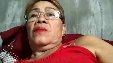 Snapshot of lolamommie chatting on March 2025 08:41:01 AM tey online show from March 2025 08:41:01 AM