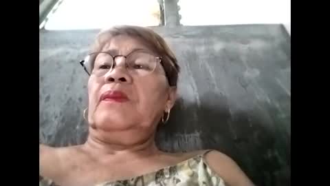 Snapshot of lolamommie chatting on September 2025 10:42:01 PM tey online show from September 2025 10:42:01 PM