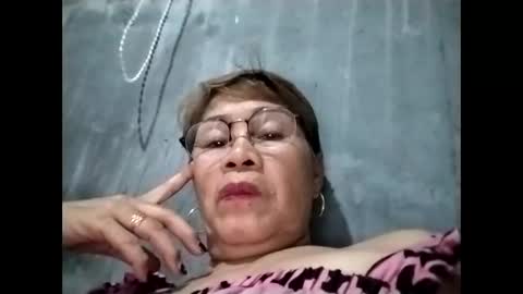 Snapshot of lolamommie chatting on September 2025 11:43:01 AM tey online show from September 2025 11:43:01 AM