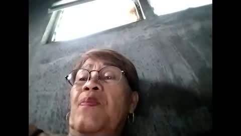 Snapshot of lolamommie chatting on September 2025 11:28:01 PM tey online show from September 2025 11:28:01 PM