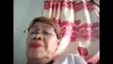 Snapshot of lolamommie chatting on September 2025 10:55:01 PM tey online show from September 2025 10:55:01 PM