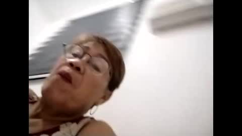 Snapshot of lolamommie chatting on September 2025 08:27:01 AM tey online show from September 2025 08:27:01 AM