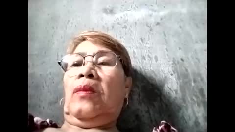 Snapshot of lolamommie chatting on September 2025 01:51:02 AM tey online show from September 2025 01:51:02 AM