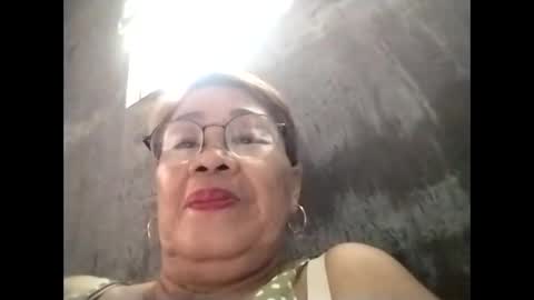 Snapshot of lolamommie chatting on October 2025 06:30:02 AM tey online show from October 2025 06:30:02 AM