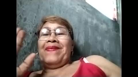 Snapshot of lolamommie chatting on October 2025 05:37:01 AM tey online show from October 2025 05:37:01 AM