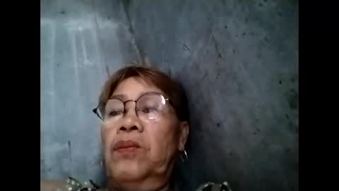 Snapshot of lolamommie chatting on October 2025 08:15:01 AM tey online show from October 2025 08:15:01 AM