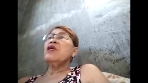 Snapshot of lolamommie chatting on October 2025 12:44:01 AM tey online show from October 2025 12:44:01 AM