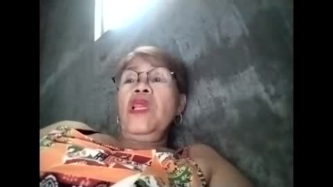 Snapshot of lolamommie chatting on October 2025 06:17:01 AM tey online show from October 2025 06:17:01 AM