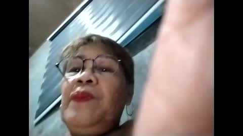 Snapshot of lolamommie chatting on October 2025 09:33:01 AM tey online show from October 2025 09:33:01 AM