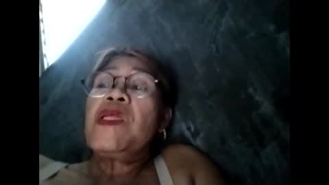 Snapshot of lolamommie chatting on November 2025 07:19:02 AM tey online show from November 2025 07:19:02 AM