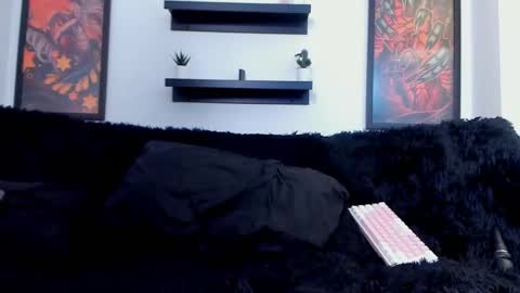 Lola online show from September 2025 12:43:01 AM