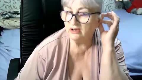 Snapshot of lolkaalyss chatting on January 2025 11:24:01 AM LolkaAlyss online show from January 2025 11:24:01 AM