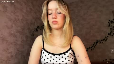 Mia online show from April 2026 05:08:02 AM