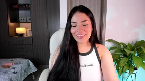 Snapshot of loly_peach chatting on January 2026 04:15:01 AM Sarah online show from January 2026 04:15:01 AM