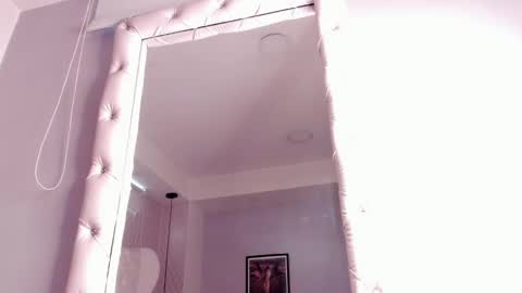 Loly online show from January 2025 12:01:02 PM