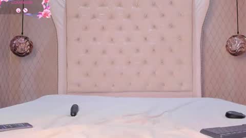 Loly online show from September 2025 01:06:02 AM