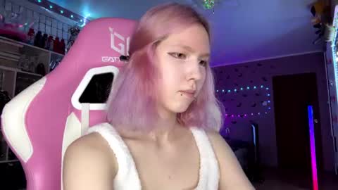 Snapshot of lone1y_bunny chatting on July 2026 01:40:01 PM lone1y_bunny online show from July 2026 01:40:01 PM