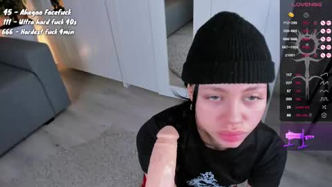 Snapshot of loney__tunes chatting on February 2025 03:58:02 AM Shy EvaStreams are everyday 9 AM - 3 PM GMT 3 online show from February 2025 03:58:02 AM