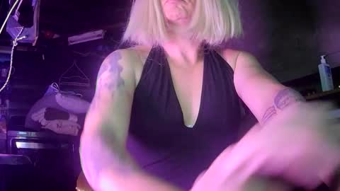 longbeachcd69 online show from November 2025 12:31:02 PM